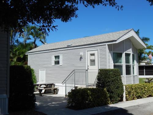 Lodge Road Runner Travel Resort