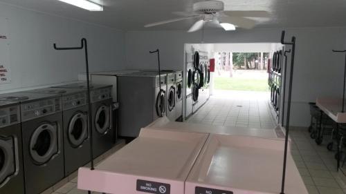 Lodge Road Runner Travel Resort