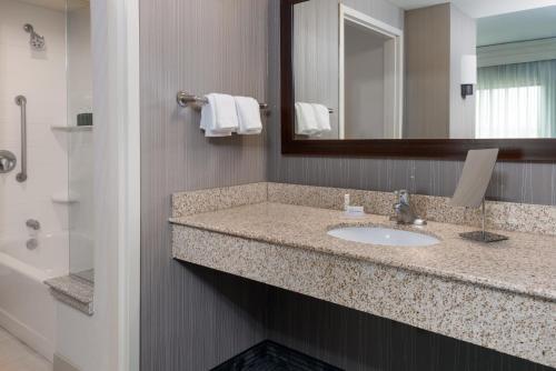 Hotel Courtyard By Marriott Buffalo Airport