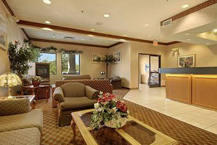 Hotel Baymont Inn & Suites Lawrence