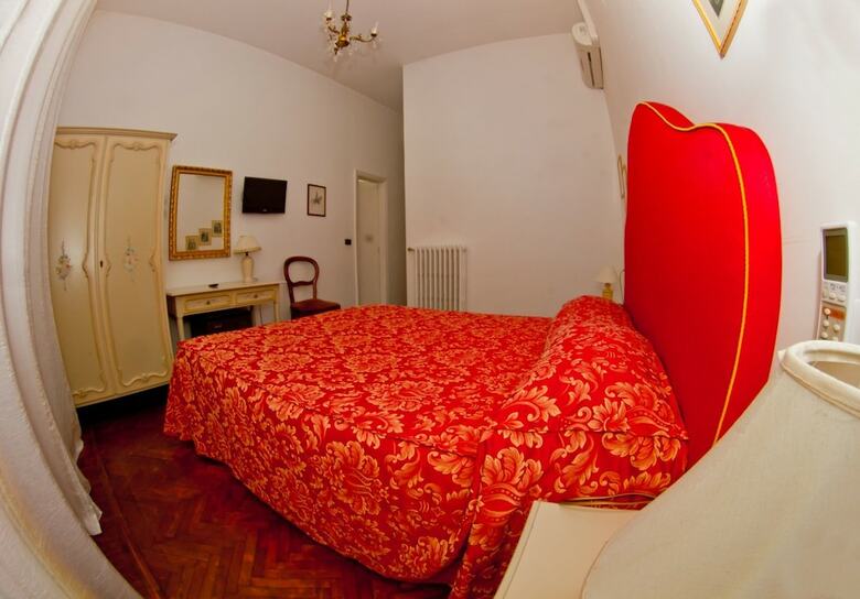 Hotel La Vela (castello Il Rifugio)