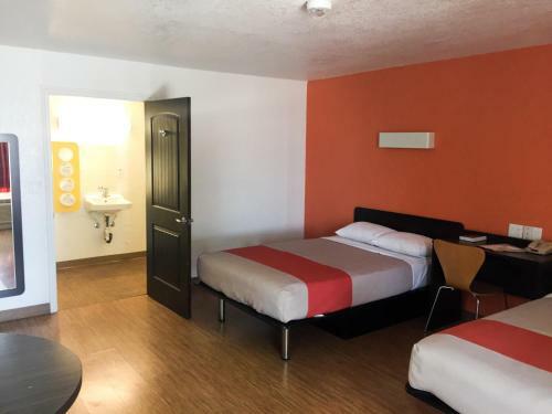 Motel 6 Uvalde