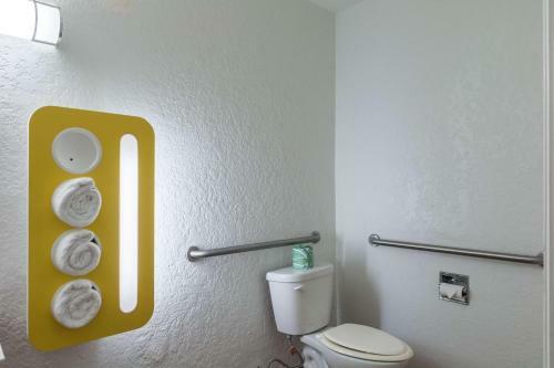 Motel 6 Uvalde