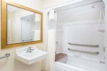 Hotel Baymont Inn And Suites Muskegon