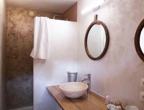 Hotel La Petite Auberge De Roussillon