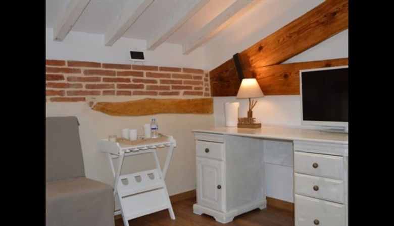 Hostal Guesthouse Le Pujol