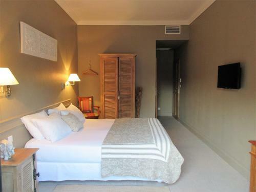 Hostal Le Clos Des Cypr�s
