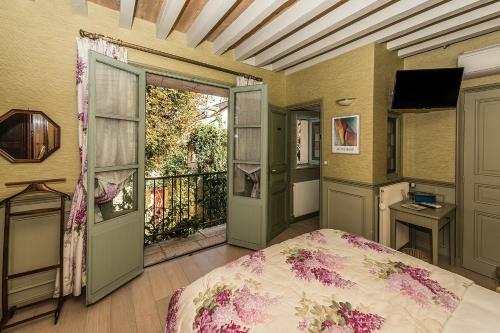 Bed & Breakfast Chambres D'h�tes La Closerie Des Trois Marottes