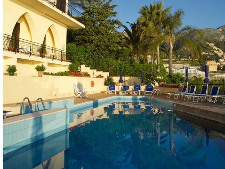 Hotel Sirius