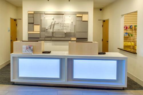 Holiday Inn Express Hotel & Suites Chickasha