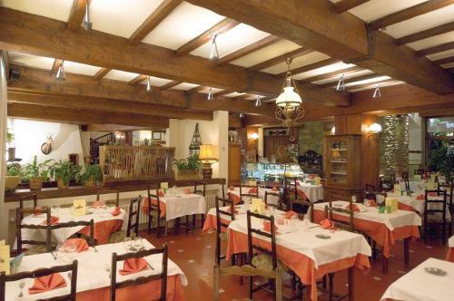 Hotel Restaurant Planes