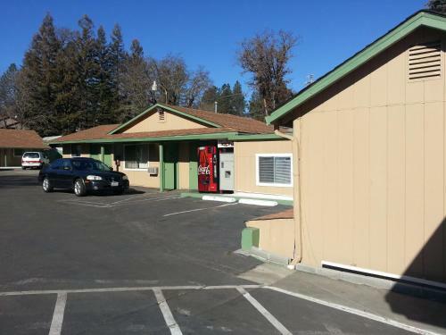 Pine Cone Motel