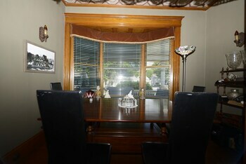 The Munroe Inn Bed And Breakfast