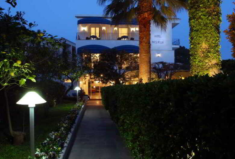 Hotel A Pazziella