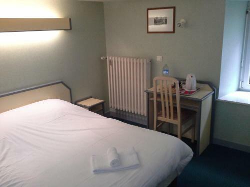 Hotel Set A Table
