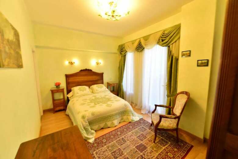 Hostal Au Pied Du Chateau