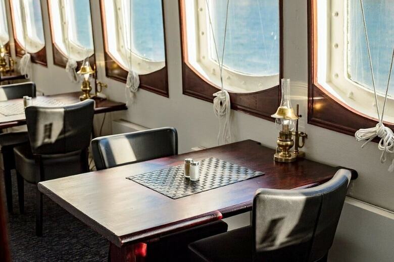 Malardrottningen Yacht Hotel