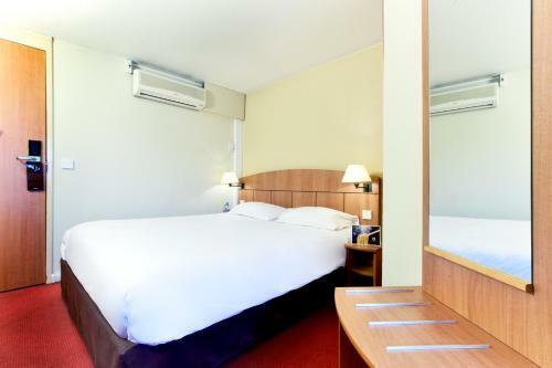Hotel Kyriad Geneve St Genis Pouillly