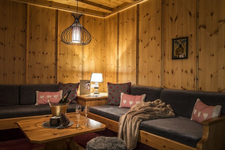 Alpenhotel ...fall In Love