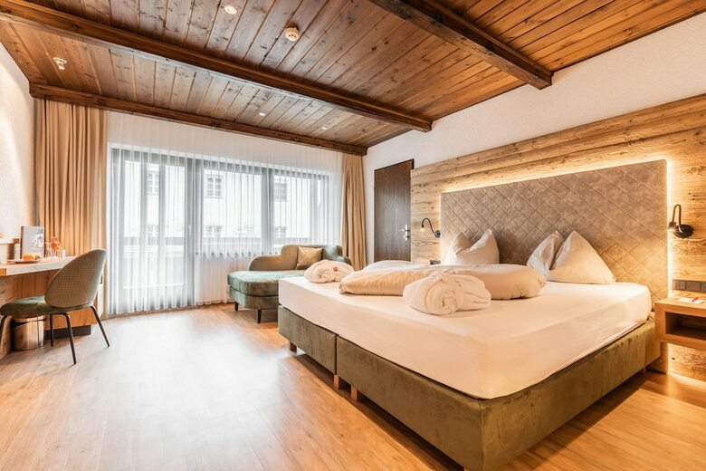Alpenhotel ...fall In Love