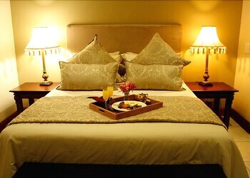 Hostal Casa Flora Guesthouse