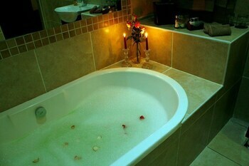Hostal Casa Flora Guesthouse