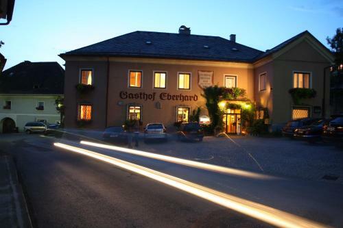 Hostal Gasthof Eberhard - Hof, Wirtshaus & Herberge