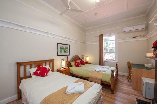 Hostal Pure Land Guest House