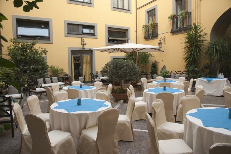 Le Chemin�e Business Hotel