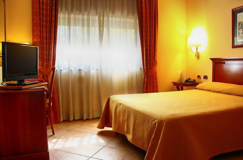 Le Chemin�e Business Hotel