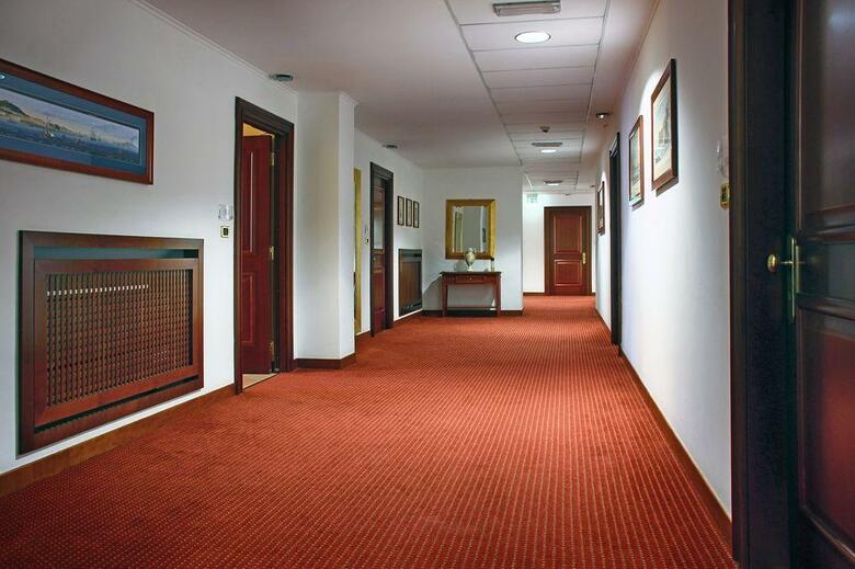 Le Chemin�e Business Hotel