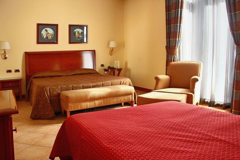 Le Chemin�e Business Hotel