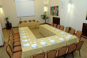 Le Chemin�e Business Hotel