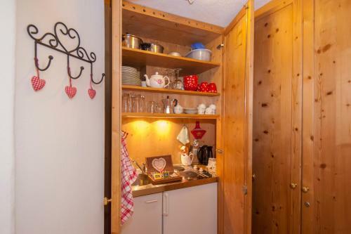 Hostal Alpengruss Apartment - Zimmer