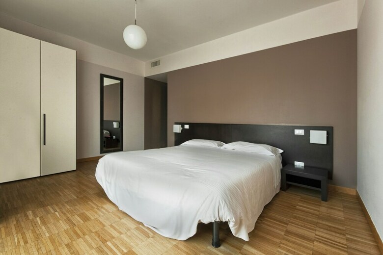 Hostal Vialeromadodici Rooms & Apartments