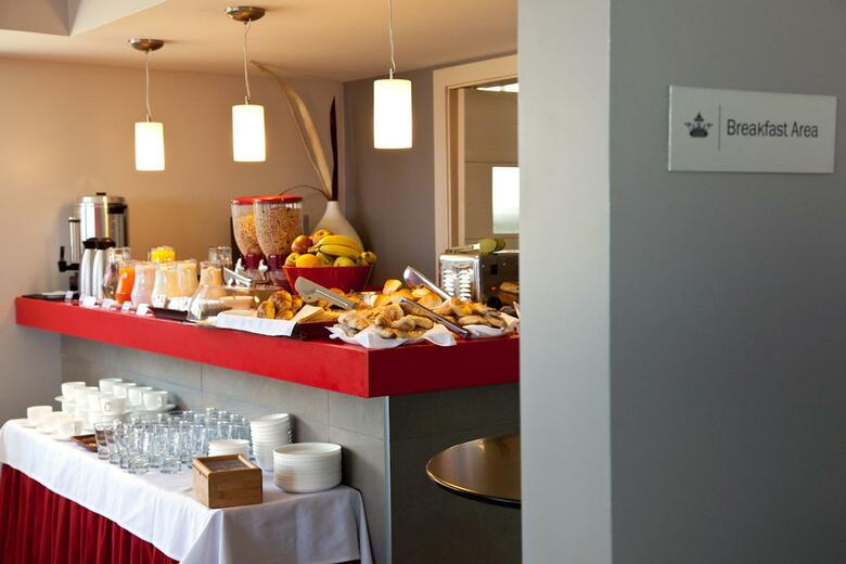 Regency Way Montevideo Hotel