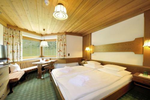 Alpenhotel Tirol