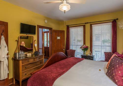 Carriage Way Bed & Breakfast