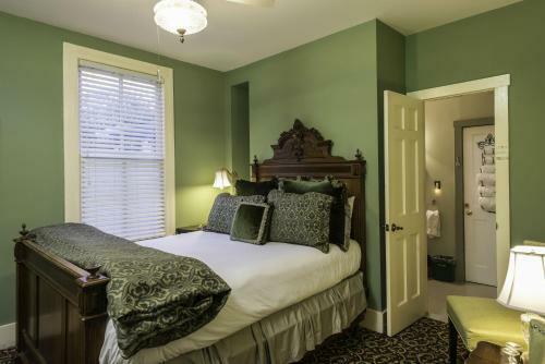 Carriage Way Bed & Breakfast