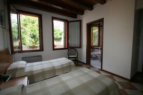 Hostal Cornarorooms