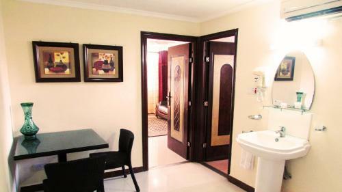 Urban Rose Hotel & Apartments