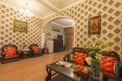 Dragon Hotel