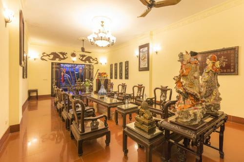 Dragon Hotel