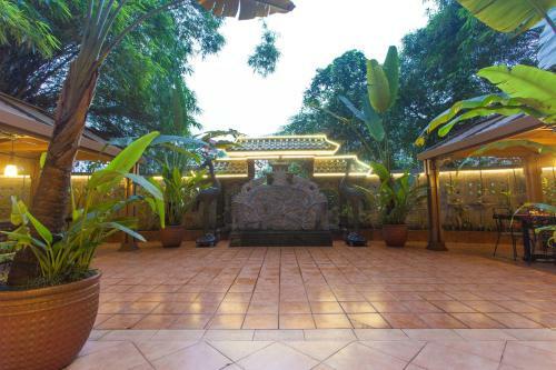 Dragon Hotel