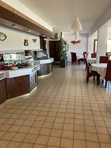 Hotel Nb H�tel Restaurant Moulins