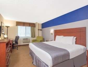 Hotel Baymont Inn And Suites Dubuque