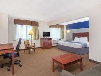 Hotel Baymont Inn And Suites Dubuque
