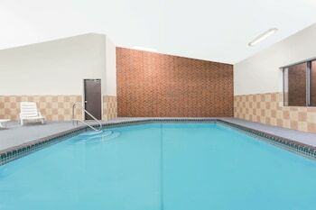 Hotel Baymont Inn And Suites Dubuque