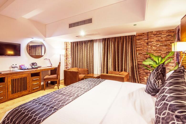 Hotel Long Beach Suites Dhaka