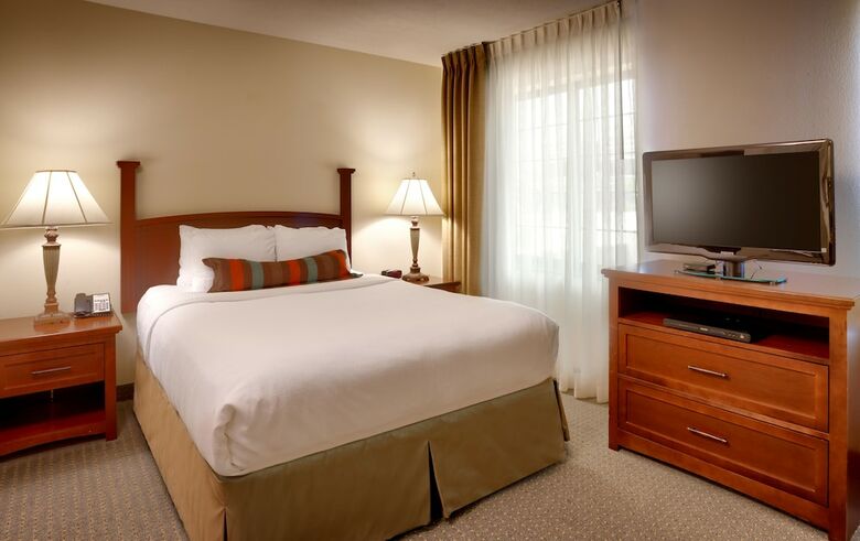 Hotel Staybridge Suites Omaha 80th And Dodge